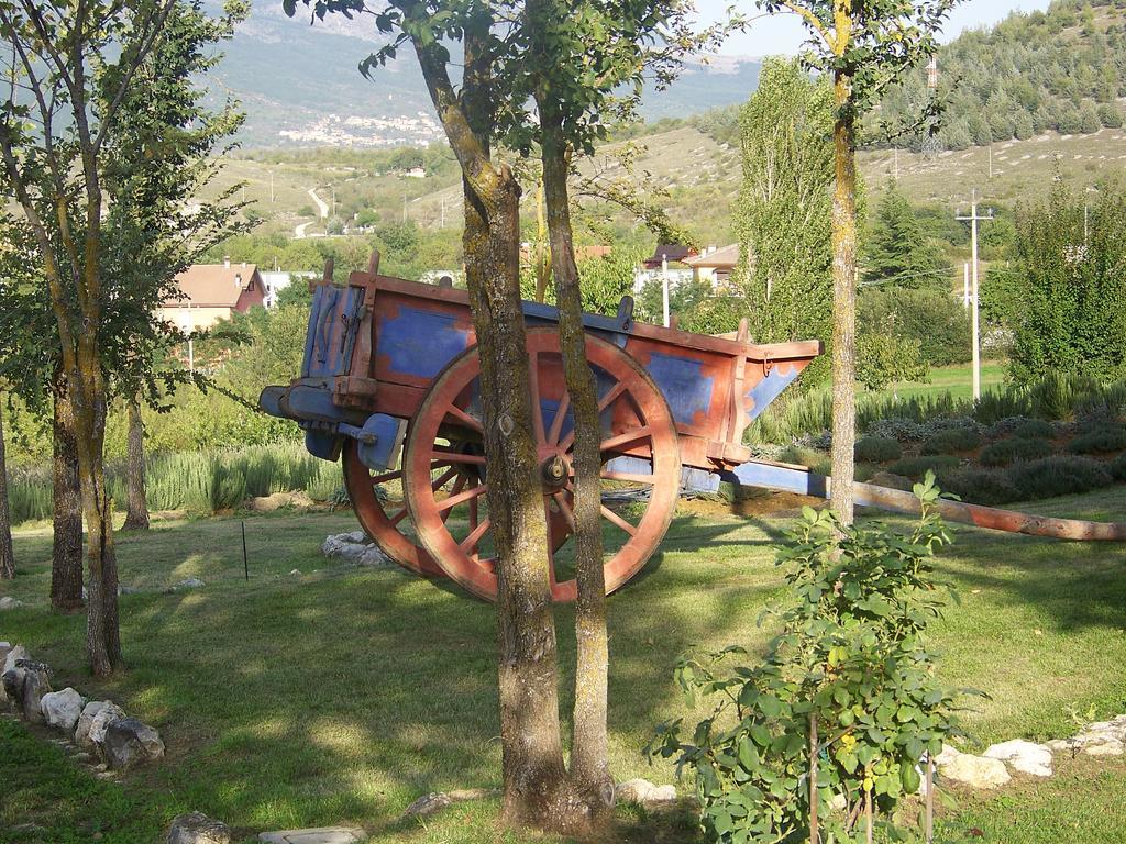 Hotel La Radice Paganica Exterior foto