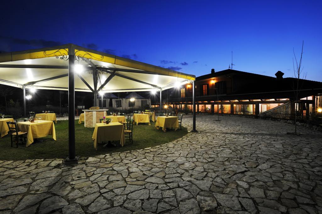 Hotel La Radice Paganica Exterior foto