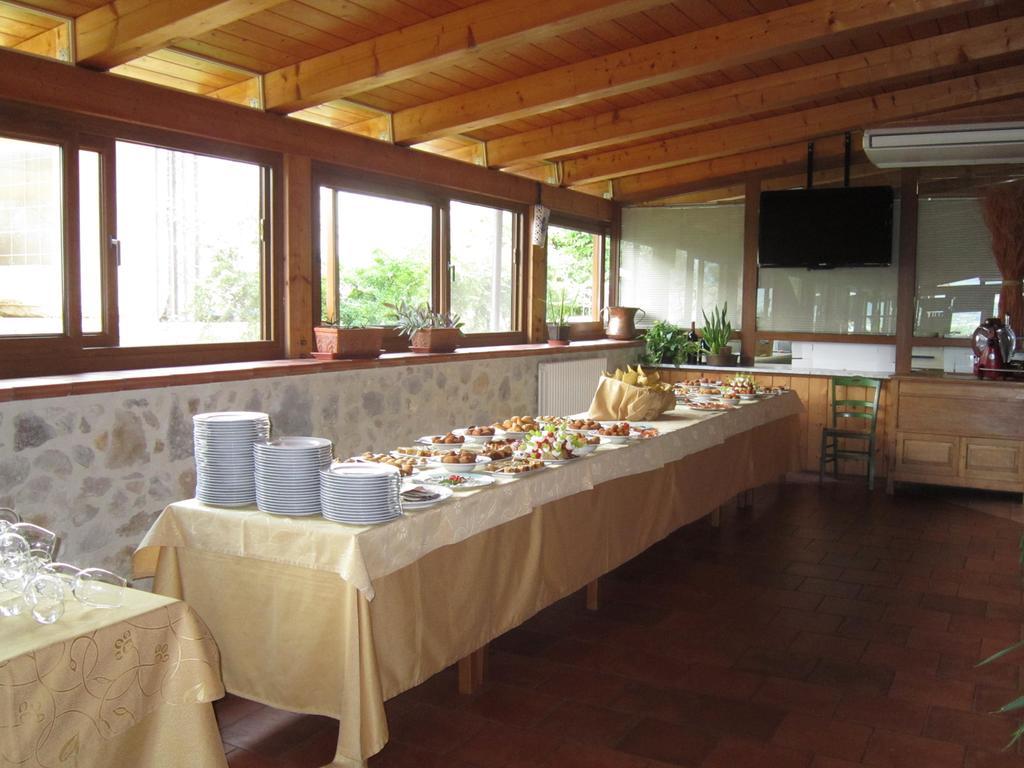 Hotel La Radice Paganica Exterior foto